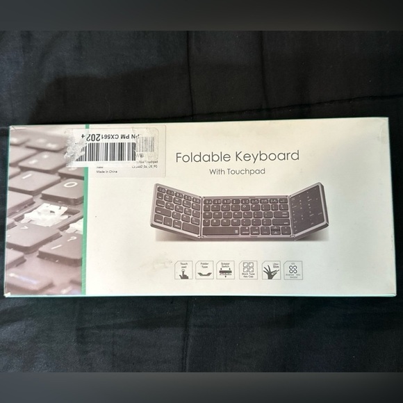 Foldable keyboard with touchpad - Picture 1 of 2